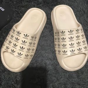 Yzeey slides